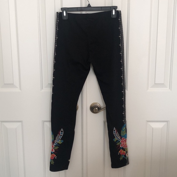 JW Los Angeles Floral Embroidered Black Leggings - Picture 6 of 16